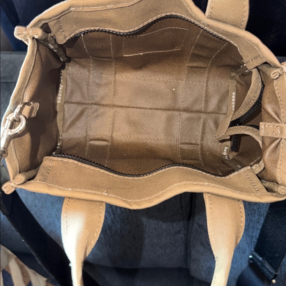Marc Jacobs The Tote Bag tan canvas with black strap - Picture 6 of 7